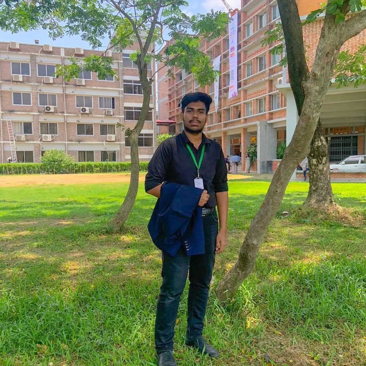 Badar Hossain, Co-Founder and Chief Operating Officer of Ravenence Limited — after a presentation at Leading University
